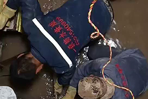 河南电梯井堵漏施工视频